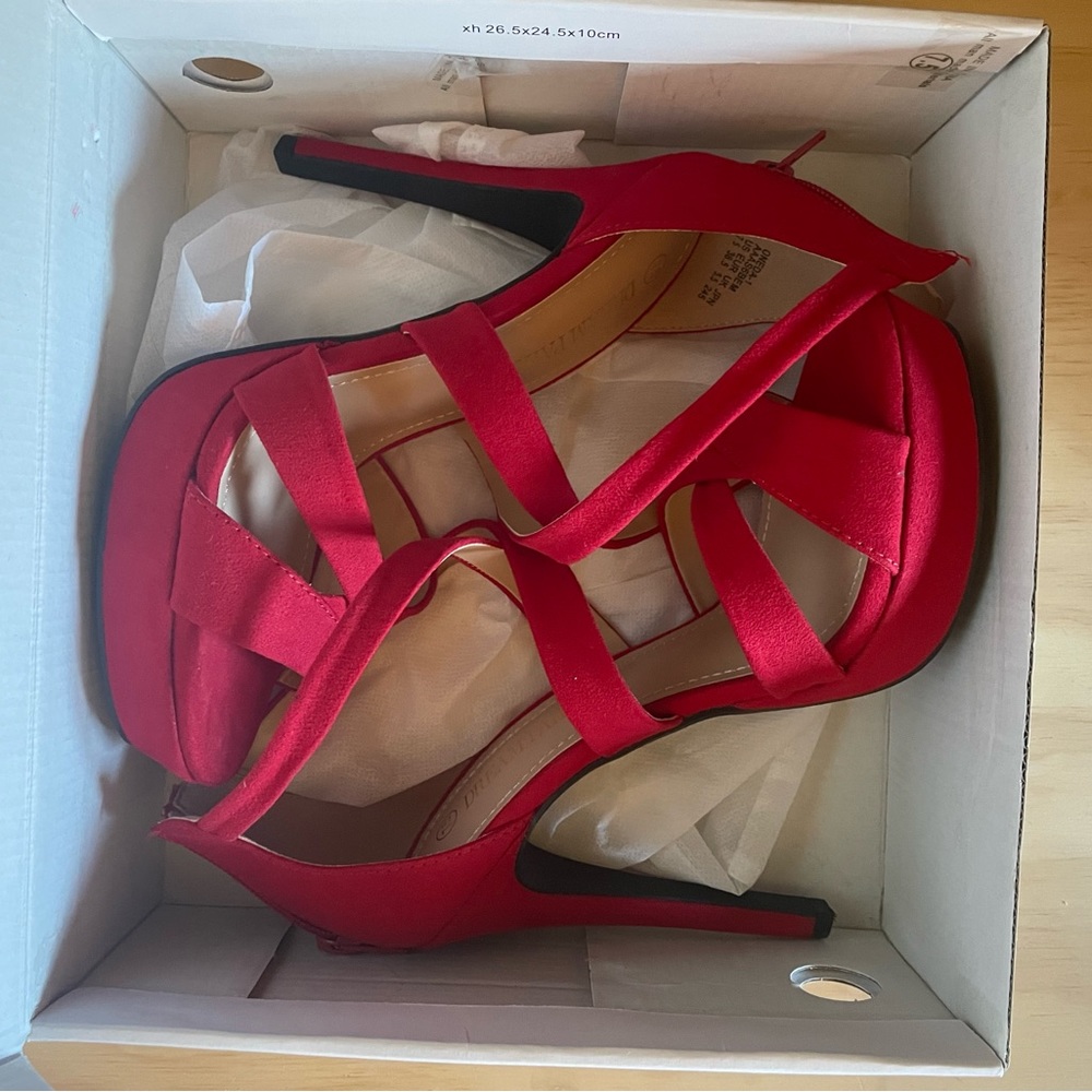 Red heels - Picture 8 of 8